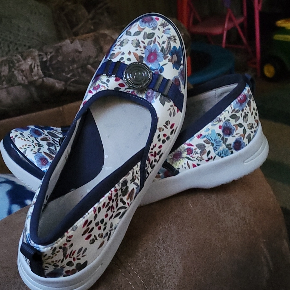BZEES, 11M, Navy Floral
